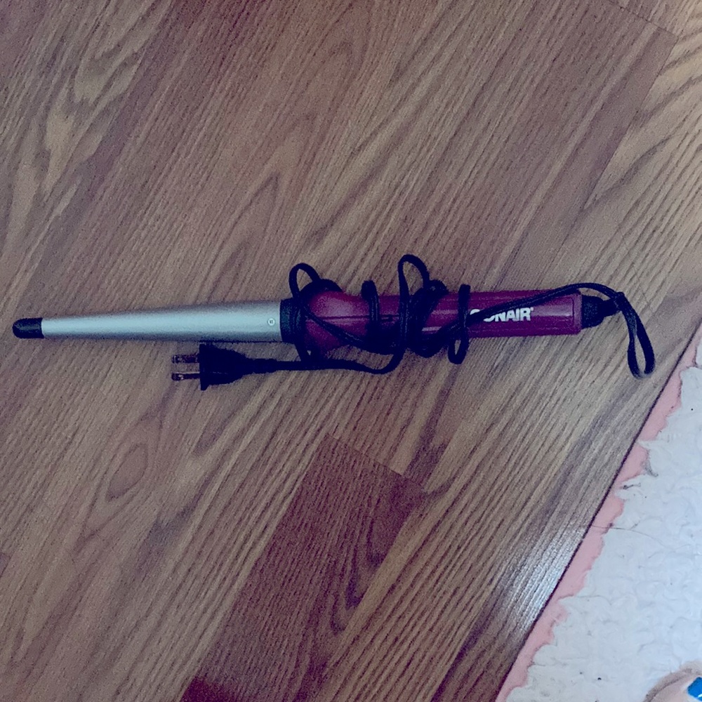 Hardly used. Conair curling wand. Just downsizing on things I no longer need.
